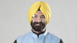 Delhi Budget: रेल-EV से साफ होगी दिल्ली की हवा! मंत्री सिरसा का दावा,महिलाओं से किसानों तक किसे क्या मिला?