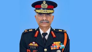 Ex-Army chief नरवणे की बुक बिना रिलीज हुए राहुल गांधी तक कैसे पहुंची? लीक होने के बाद पुलिस ने दर्ज की FIR 