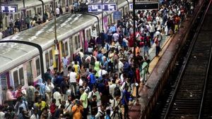 Mumbai local train: मुंबई लोकल में फटका गिरोह क्‍या है? जिससे बढ़े खतरे से निपटने के लिए GRP ने बढ़ाई सुरक्षा