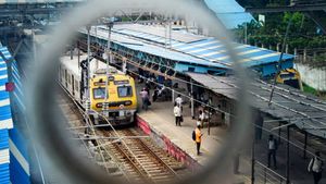 Mumbai local train: मुंबई लोकल ट्रेन टिकट के लिए नहीं लगानी पड़ेगी लंबी लाइन, लगाए जा रहे 325 Digital ATVM