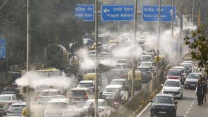 Weather Delhi-NCR: दिल्ली-एनसीआर में दस्तक दे चुका है नया संकट! बाहर निकलने वालों के लिए अलर्ट ने बढ़ाई टेंशन