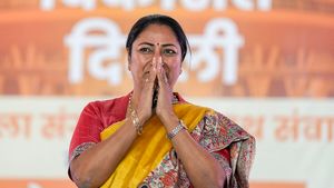 Delhi Rah Veer Scheme: सड़क हादसे में मदद करेंगे तो मिलेंगे ₹25,000, दिल्ली सरकार लागू करेगी ‘राह-वीर’ योजना