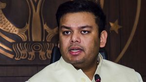 UP Teacher Recruitment: यूपी में टीचर्स की भर्ती होगी या नहीं? शिक्षा मंत्री ने खाली पदों को लेकर दिया अपडेट