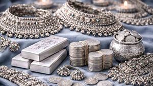 Silver Price: औंधे मुंह गिरी चांदी! ग्राहकों की लगी लॉटरी, क्या हैं 10 ग्राम से लेकर 1 किलो तक के नए दाम?
