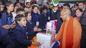 UP Board Exams 2026: यूपी CM Yogi Adityanath ने छात्रों को दिए 3 अहम Tips, क्या और क्यों है जरूरी?