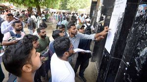 UP Board Exam Date 2026: कल से शुरू होगी 10वीं-12वीं की परीक्षा, ना करें ये 5 गलती, आ गई लास्ट मिनट गाइडलाइंस