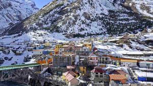Uttarakhand Weather: मौसम का डबल अटैक, केदारनाथ-बद्रीनाथ में बर्फबारी के आसार, IMD ने जारी किया अलर्ट
