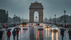 Weather Delhi NCR: देश की राजधानी में आने वाली है बड़ी आफत! IMD का क्या है नया अलर्ट?