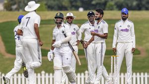 IPL 2026: KKR फैंस के लिए बुरी खबर! चोट के कारण बाहर हुए आकाश दीप, बिगाड़ा टीम का बैलेंस