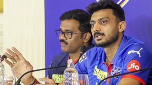 IPL 2026: रोहित शर्मा के बाद अब अक्षर पटेल भी हुए नाराज, BCCI के बनाए इस नियम पर उठाया सवाल?  