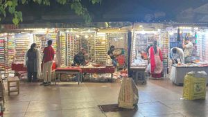 Delhi Aaj Kya Khula Kya Bandh: महावीर जयंती पर बैंक-स्कूल में छुट्टी? चेक कर लें मेट्रो और बाजार का हाल