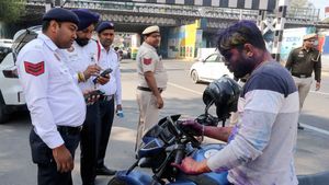 Delhi में शराब पीकर गाड़ी चलाने वालों की खैर नहीं ! 1200 से ज्यादा चालान, इन इलाकों में सबसे ज्यादा पकड़े लोग