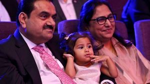 Gautam Adani ने महिला दिवस पर लिखी प्‍यारी पोस्‍ट, मां, पत्नी, बहुओं और पोतियों का जताया आभार