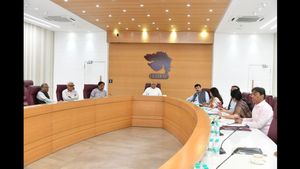Gujarat News: गांधीनगर में पीएनजी गैस और पेट्रोलियम उत्पादों की स्थिति पर उच्च स्तरीय समीक्षा बैठक