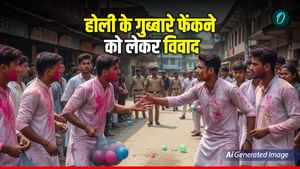 Dehradun News होली के गुब्बारे फेंकने को लेकर विवाद, जमकर हुआ बवाल, थाने पहुंचा मामला, पुलिस ने उठाया ये कदम