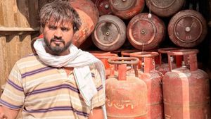 LPG Cylinder: दिल्ली में LPG की अवैध सप्लाई का खुलासा, जामिया नगर से 62 सिलेंडर जब्त