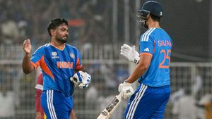 IND vs WI: संजू सैमसन के तूफ़ान में कोहली का रिकॉर्ड ध्वस्त, बुमराह ने अनोखे अंदाज में मारा छक्का