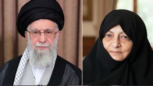 Khamenei Wife Alive: जिंदा है खामेनेई की बीवी, अमेरिकी-इजरायली हमले में घायल होने से नहीं हुई थी मौत-रिपोर्ट