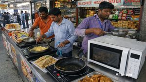 LPG Crisis: एलपीजी संकट का असर रेलवे कैटरिंग पर, IRCTC ने स्टॉल संचालकों के लिए जारी की नई एडवाइजरी
