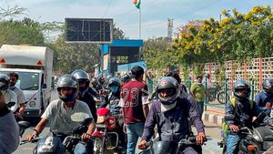 Maharashtra Bike Taxi Ban: महाराष्ट्र में बाइक टैक्सी सर्विस पर लगा ब्रेक, ओला-उबर-रेपिडो की मुश्किलें बढ़ीं 