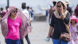IMD Alert: मुंबई से पुणे तक पारा 34 के पार, उमस ने किया बेहाल, अगले 48 घंटों के मौसम का हाल, कब होगी बारिश? 