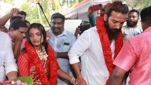 'मुंह पर कालिख पोत देंगे', शादी के बाद Monalisa की लाइफ में मचा ऐसा हंगामा, मुस्लिम मर्द की खुल रही पोल?