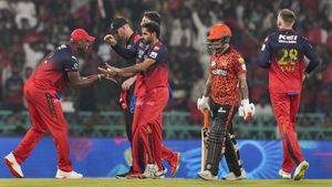 RCB vs SRH: चिन्नास्वामी में फिर मचेगा गदर! होगी चौके-छक्कों की बारिश? पिच और वेदर रिपोर्ट आई सामने
