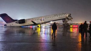 Air Canada Express फ्लाइट फायर ट्रक से टकराई, कई यात्री हुए घायल, गार्डिया एयरपोर्ट के ATC का ये ऑडियो वायरल