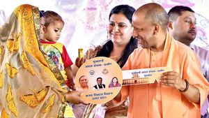 UP Mukhya Mantri Awas Yojana: यूपी में सबसे पहले किसे मिलेगा पक्का घर? नजदीक है रजिस्ट्रेशन की लास्ट डेट!