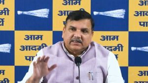 '22 जहाज फंसे फिर भी सब सामान्य', गैस संकट पर AAP सांसद संजय सिंह ने सरकार को घेरा