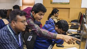 Stock Market Holiday: आज शेयर मार्केट खुला है या बंद? HOLI पर कितने बजे शुरू होगी ट्रेडिंग, फटाफट चेक करें