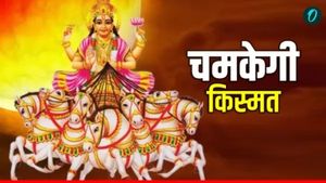 Surya Gocher 2026: आज से हुई सूर्य-शनि की युति, इन 4 राशियों की बदलेगी किस्मत, बनेंगे अमीर