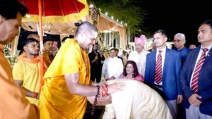 कौन हैं वो जगतगुरु? जिनके मोहन भागवत हुए मुरीद! पैर छूकर लिया आशीर्वाद