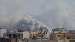 Israel Attack On Tehran: खामेनेई की मौत के बाद भी नहीं थमा इजरायल का तांडव, ताबड़तोड़ हमले से धुआं-धुआं तेहरान