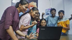 UP Board Result 2026: यूपी बोर्ड 10th-12th रिजल्ट पर बड़ा अपडेट, कब खत्म होगा मूल्यांकन और कब आएगा परिणाम?