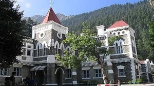 उत्तराखंड उच्च न्यायालय ने सवाल उठाया है कि चल रही जांच के बीच आरोपी पुलिस सुरक्षा कैसे मांग सकता है।