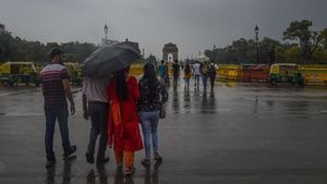 Weather Delhi NCR: सावधान दिल्ली! 40KM की रफ्तार से आएगी आंधी, घर से निकलने से पहले चेक करें IMD का Rain Alert