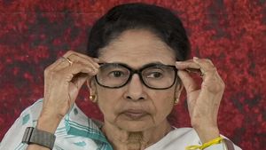 West Bengal Election: युवाओं को साधने के लिए दीदी का दांव, ममता सरकार देगी ₹1,500 मासिक भत्ता