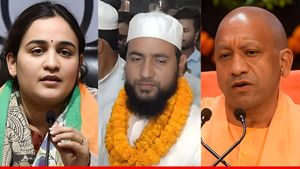 CM योगी की मां पर मौलाना अब्दुल्ला सलीम 'चतुर्वेदी' का भड़काऊ बयान, अपर्णा यादव ने उधेड़ दी बखिया 