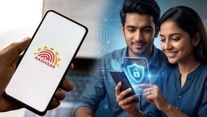 Tech News: नए फोन खरीदने वालों को राहत! मोबाइल में आधार ऐप को लेकर सरकार ने अचानक लिया ये बड़ा फैसला