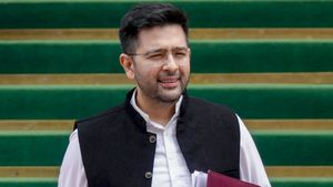 AAP vs Raghav Chadha: केजरीवाल के सिपाही या मोदी के मुरीद? राघव चड्ढा की चुप्पी पर आम आदमी पार्टी का तीखा हमला