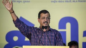 सोशल मीडिया कंट्रोल करने की तैयारी में केंद्र सरकार? अरविंद केजरीवाल ने PM मोदी पर साधा निशाना