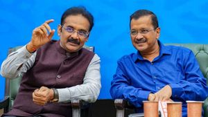 Ashok Mittal: राघव चड्ढा की जगह डिप्टी लीडर बनते ही ED के रडार पर आए AAP सांसद, अशोक मित्तल के ठिकानों पर रेड
