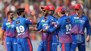SRH vs DC: मैदान पर उतरते ही 'बापू' ने रचा इतिहास, अक्षर पटेल के नाम दर्ज हुआ कमाल का रिकॉर्ड 