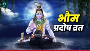 Bhauma Pradosh Vrat 2026 : क्या है भौम का मतलब? कितने बजे होगी प्रदोष व्रत की पूजा? पढ़ें कथा