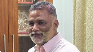 'पटना में हॉस्‍टल की लड़कियां नेताओं को परोसी जाती हैं', Pappu Yadav ने किया चौंकाने वाला दावा