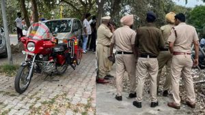 Chandigarh blast: चंड़ीगढ़ में BJP कार्यालय के सामने हुआ धमाका, स्‍कूटी में ब्लास्ट, जांच में जुटी पुलिस