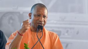 Jan Akrosh Mahila Padyatra: महिला आरक्षण के विरोधियों को CM योगी की खुली चुनौती! निशाने पर कांग्रेस और सपा