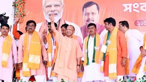T-तुष्टिकरण, M-माफिया राज! CM योगी ने बंगाल रैली में बताया TMC का असली मतलब, गुंडों को दी सीधी चेतावनी!