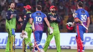 DC vs RCB: आरसीबी-दिल्ली के बीच टक्कर, प्लेइंग इलेवन अपडेट, पिच और वेदर रिपोर्ट